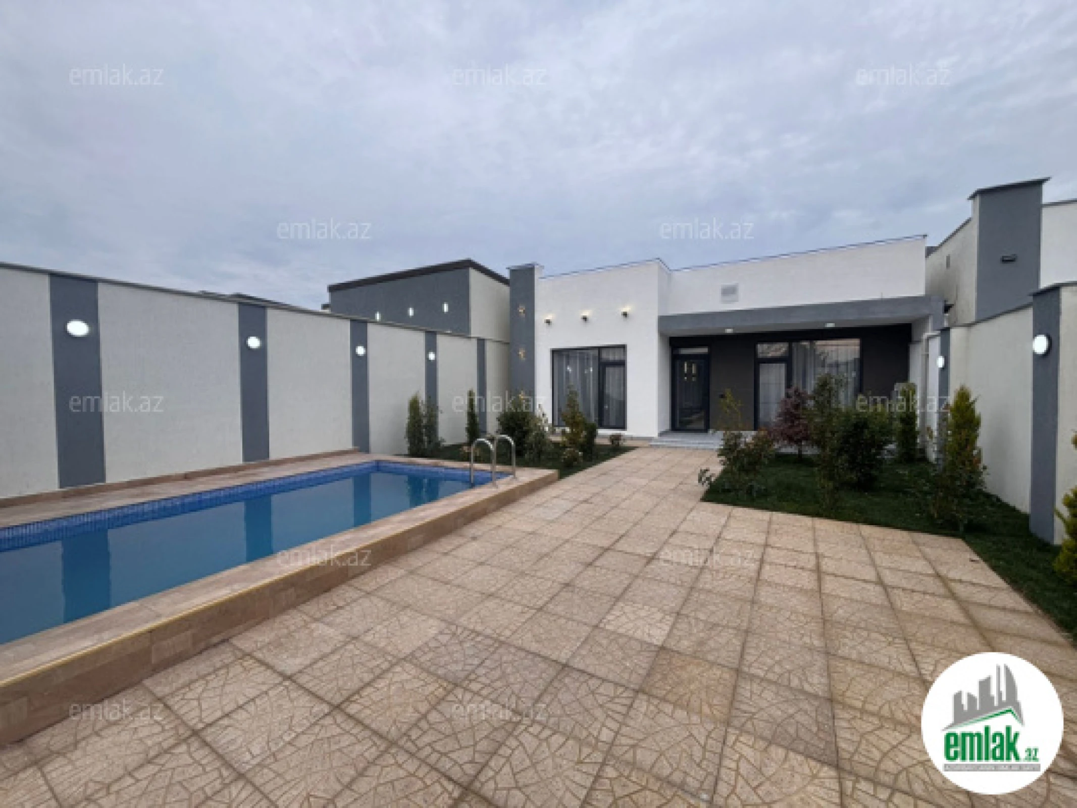 Satılır 4 otaqlı mənzil 160 m²