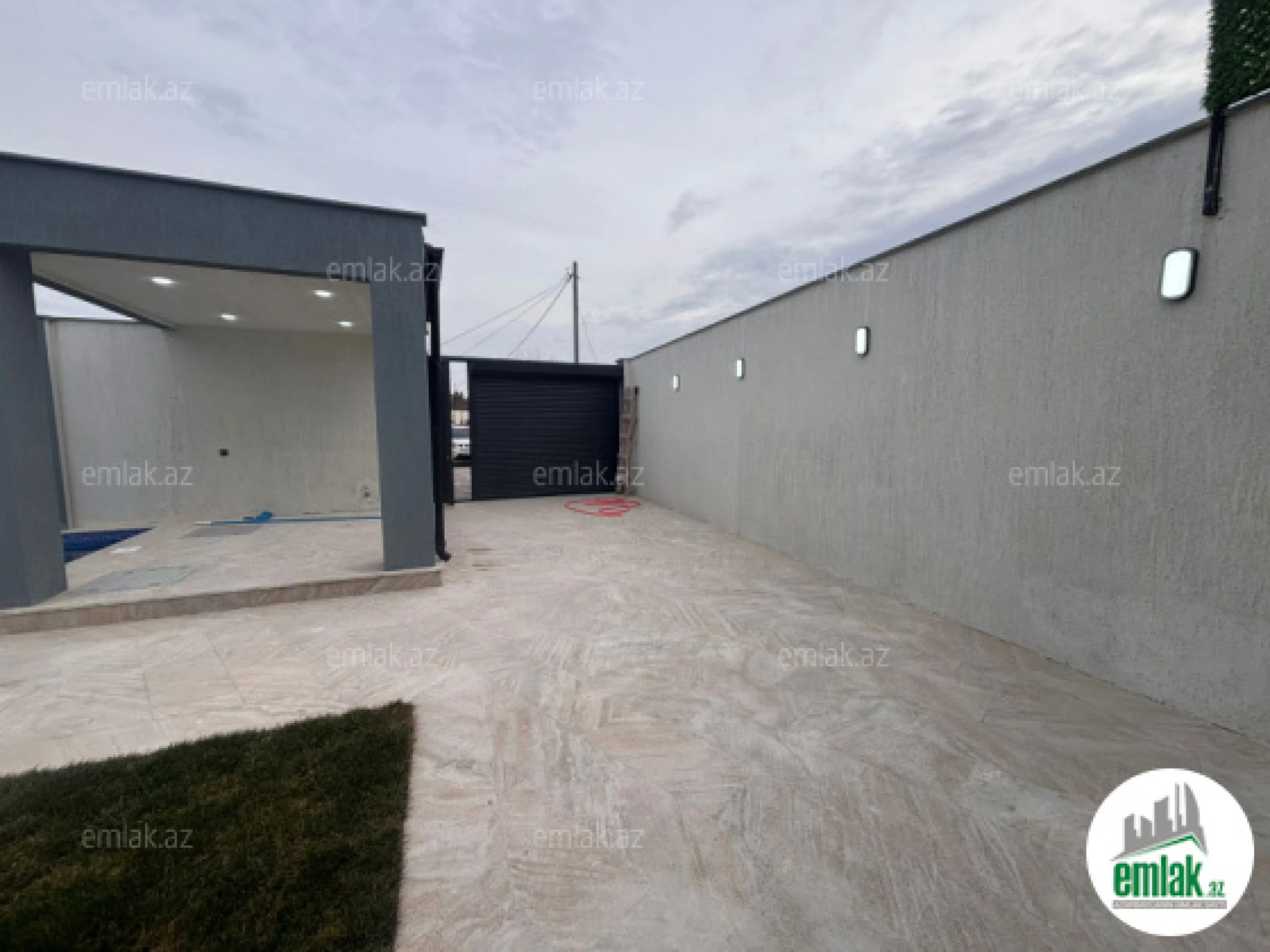 Satılır 4 otaqlı mənzil 150 m²