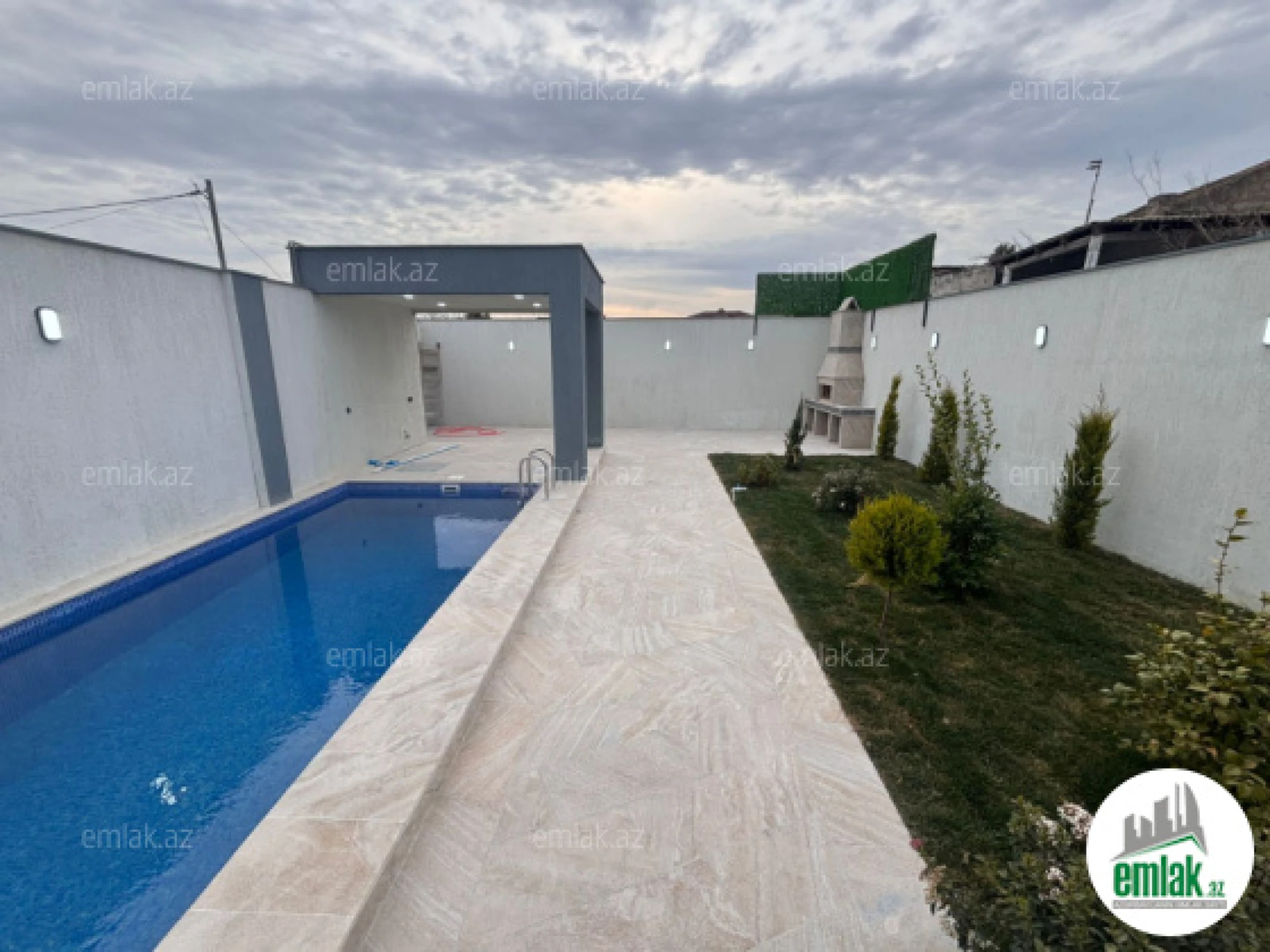 Satılır 4 otaqlı mənzil 150 m²