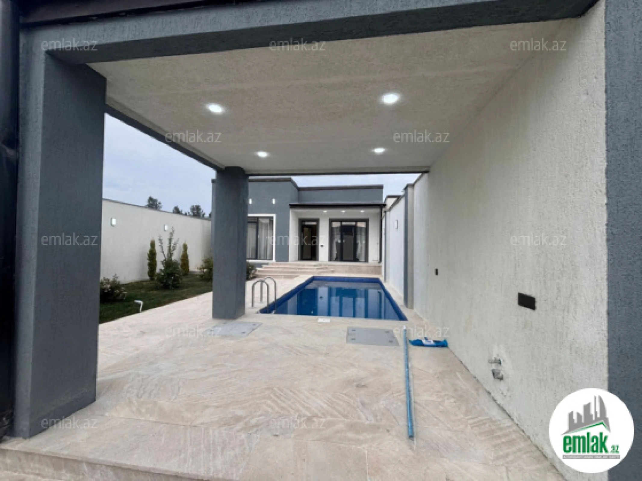 Satılır 4 otaqlı mənzil 150 m²