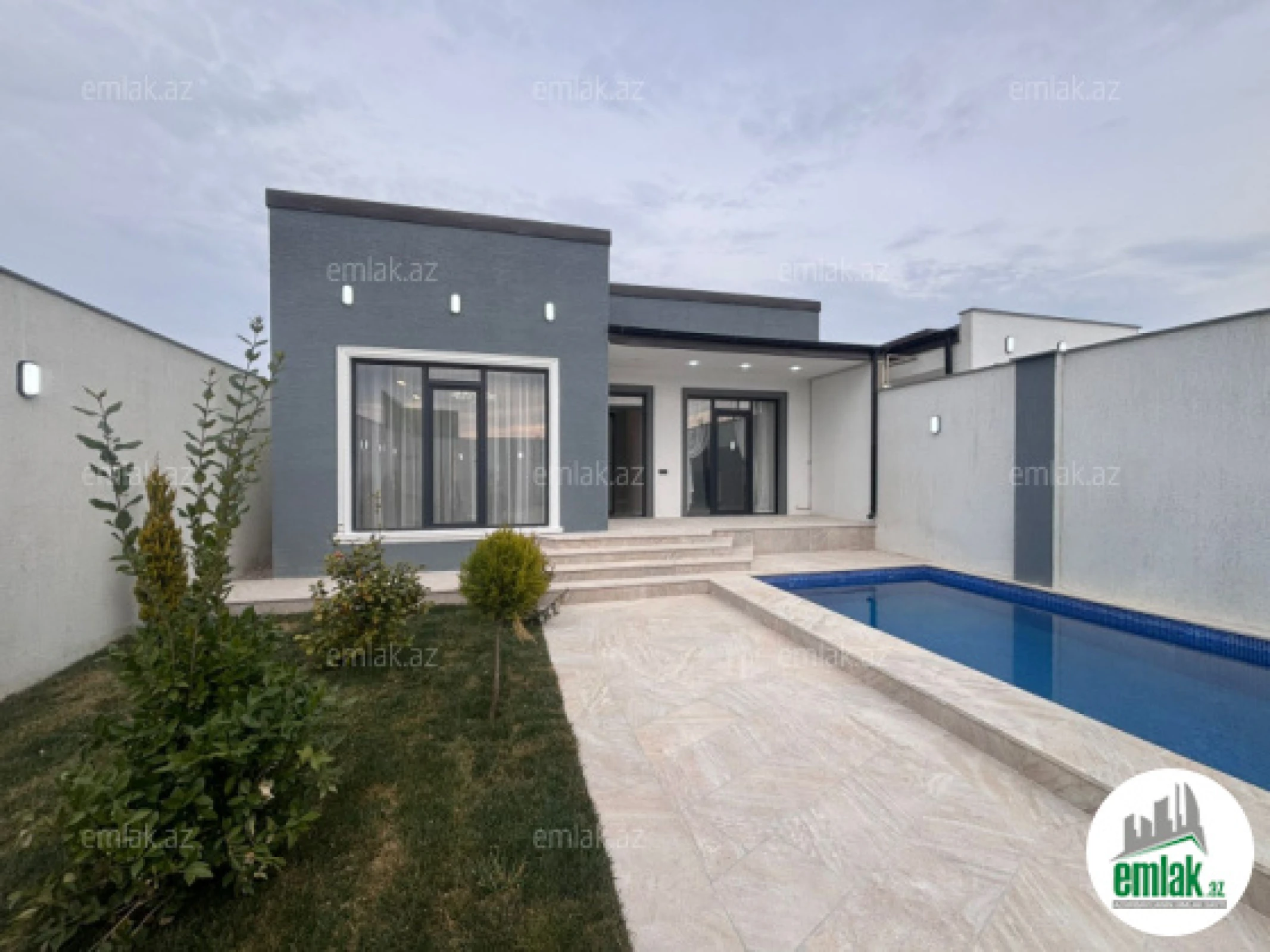 Satılır 4 otaqlı mənzil 150 m²