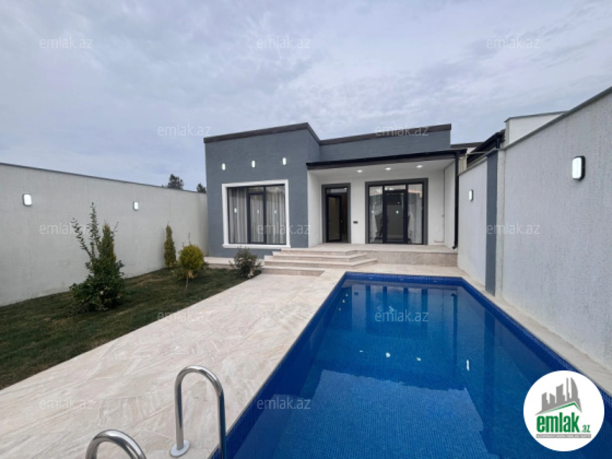 Satılır 4 otaqlı mənzil 150 m²