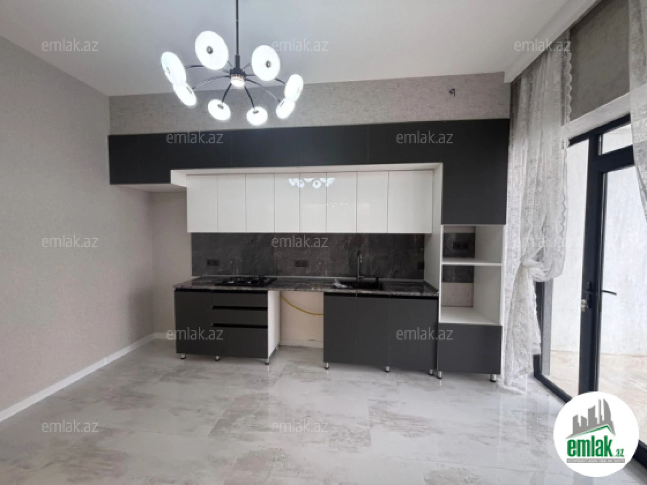 Satılır 4 otaqlı mənzil 150 m²