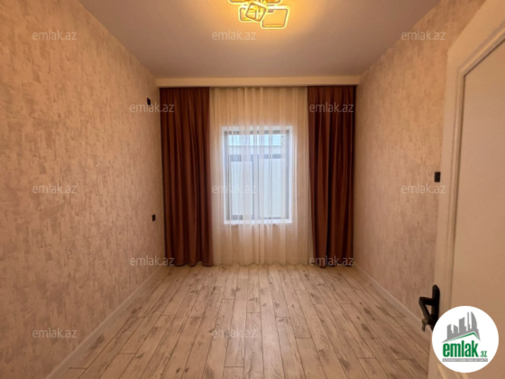 Satılır 4 otaqlı mənzil 150 m²