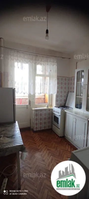 Satılır 2 otaqlı köhnə tikili 65 m²