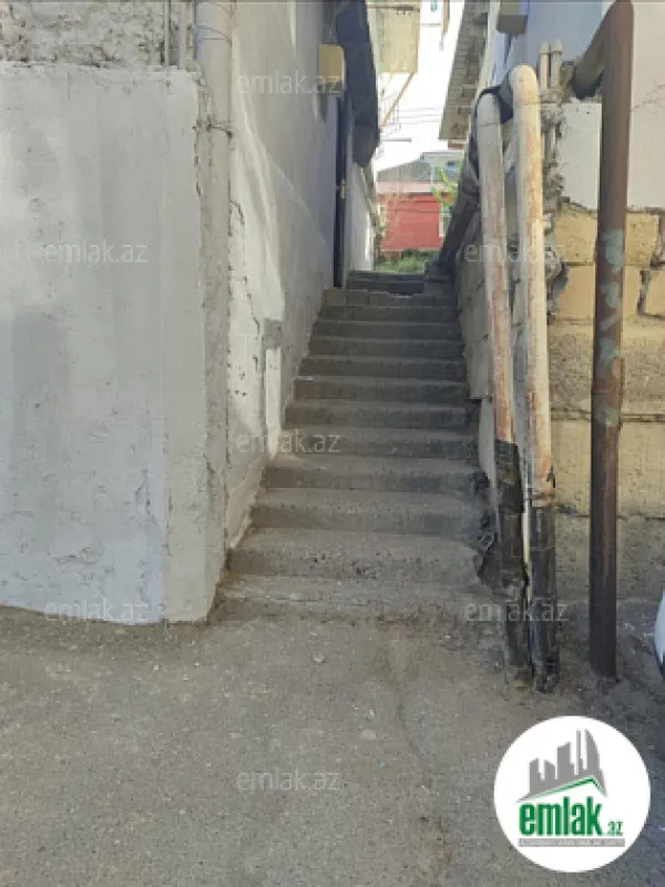 Satılır 2 otaqlı köhnə tikili 82 m²