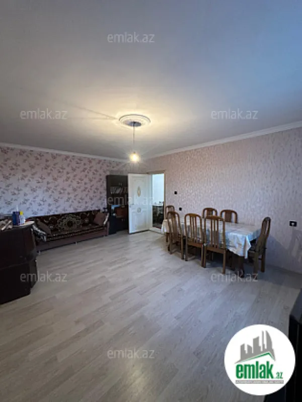 Satılır 2 otaqlı köhnə tikili 82 m²