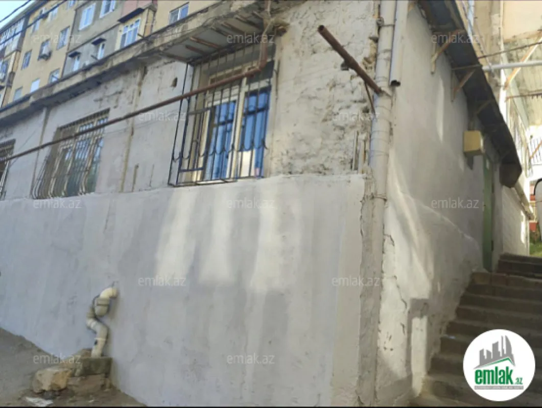 Satılır 2 otaqlı köhnə tikili 82 m²