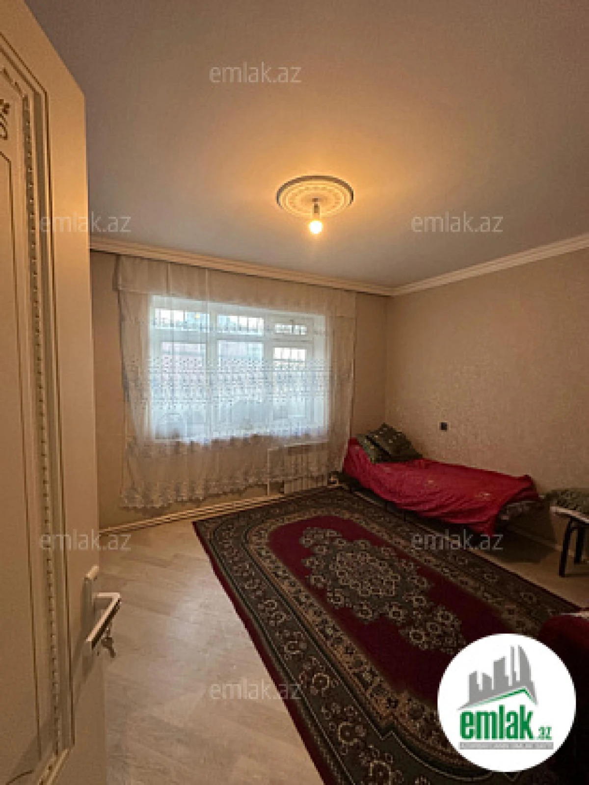 Satılır 2 otaqlı köhnə tikili 82 m²