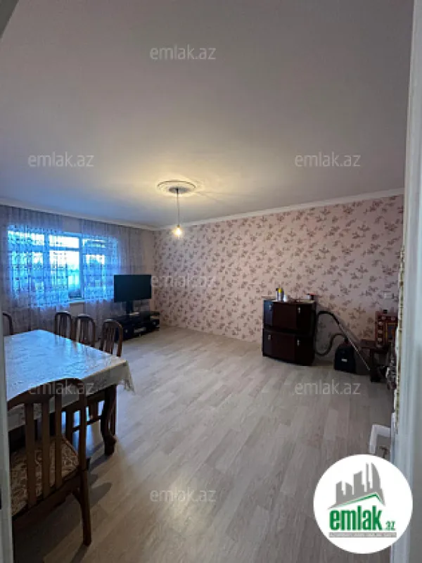 Satılır 2 otaqlı köhnə tikili 82 m²