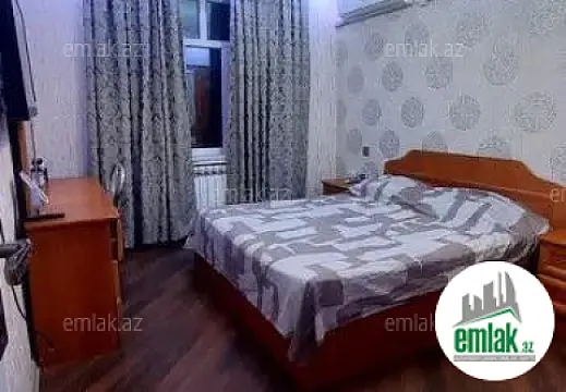 Satılır 3 otaqlı köhnə tikili 75 m²
