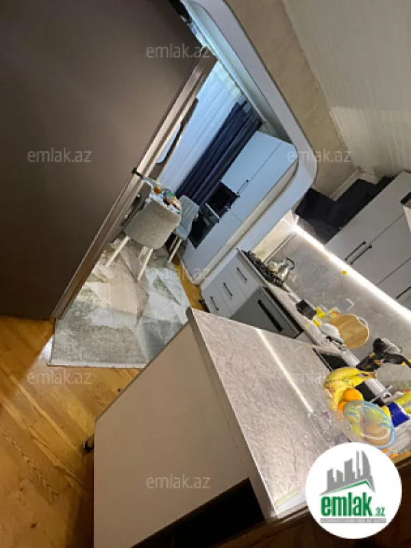 Satılır 2 otaqlı köhnə tikili 60 m²