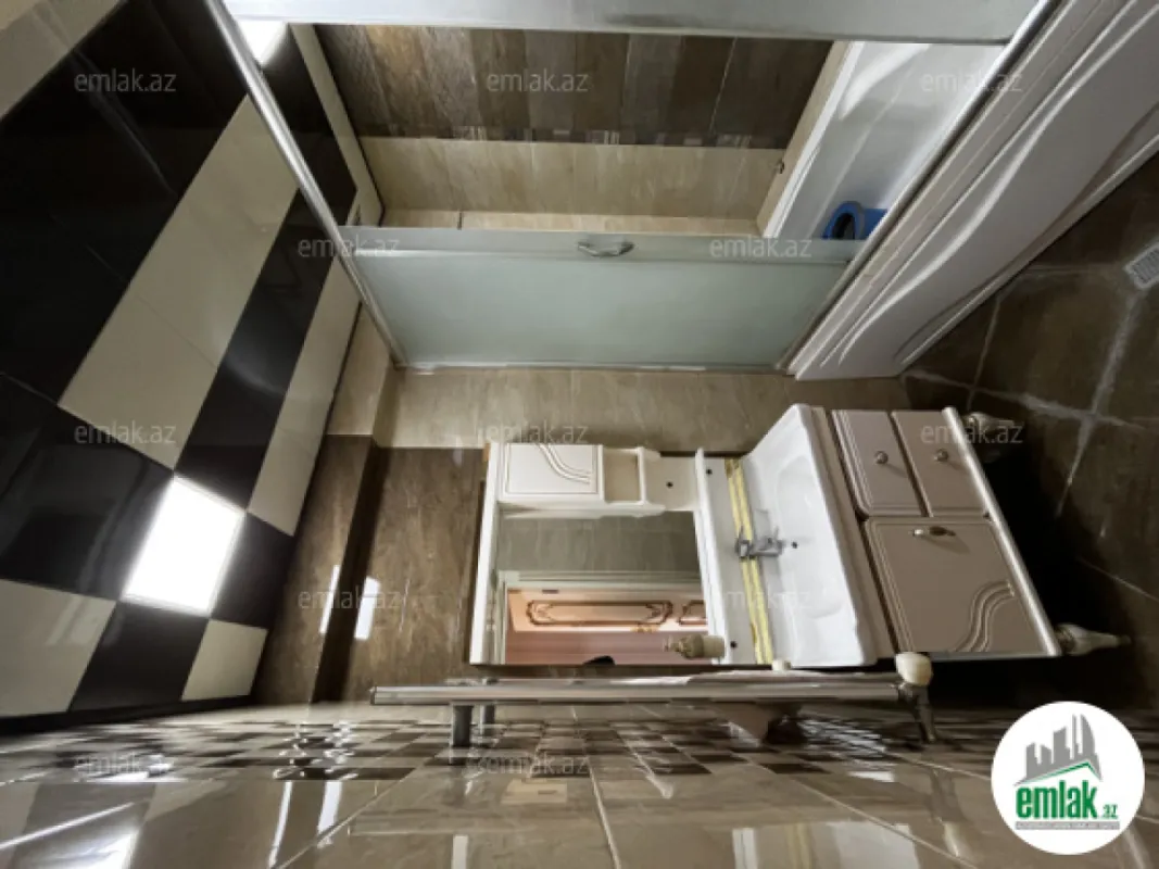 Satılır 3 otaqlı yeni tikili 128 m²