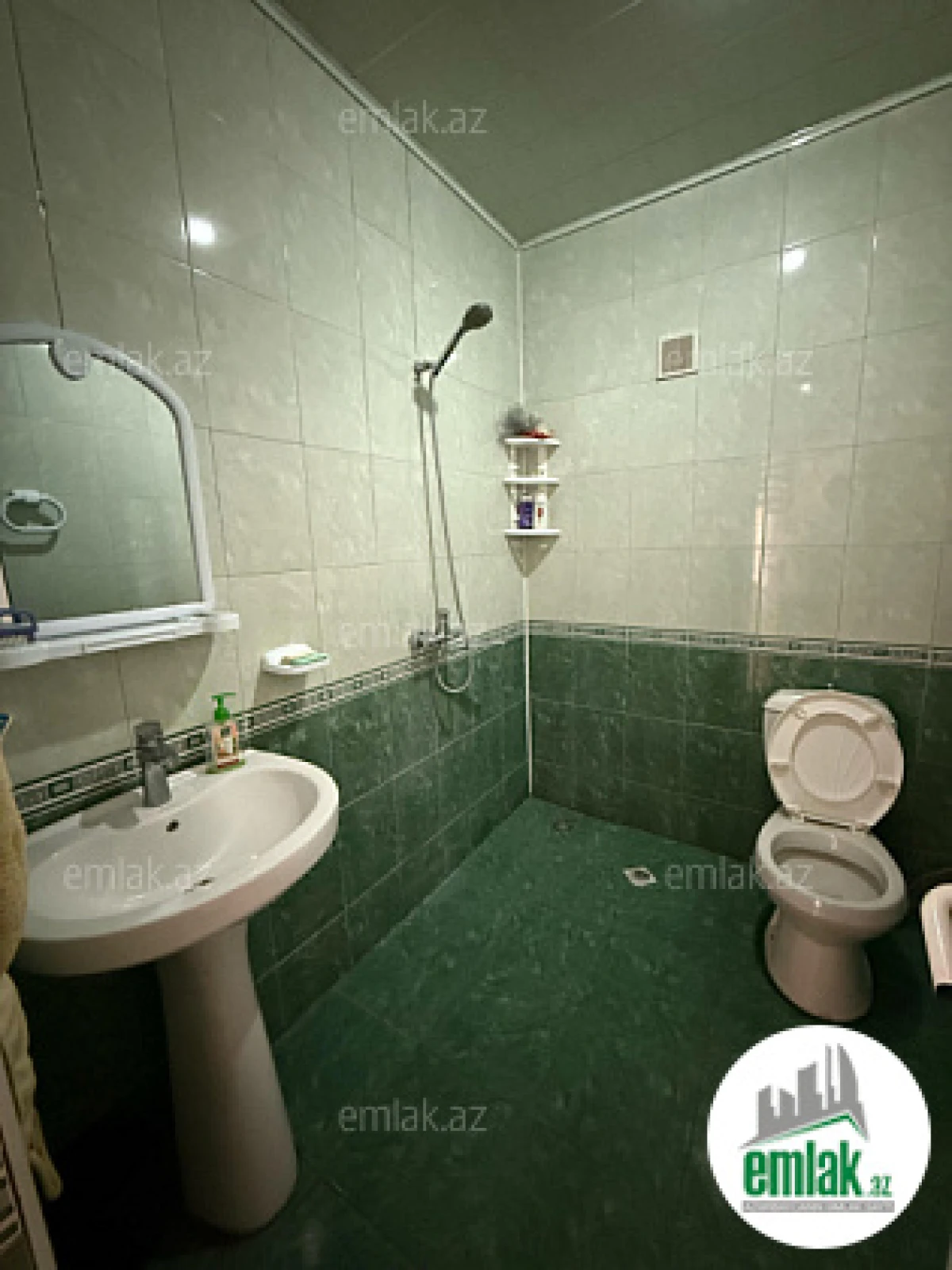 Satılır 4 otaqlı mənzil 180 m²