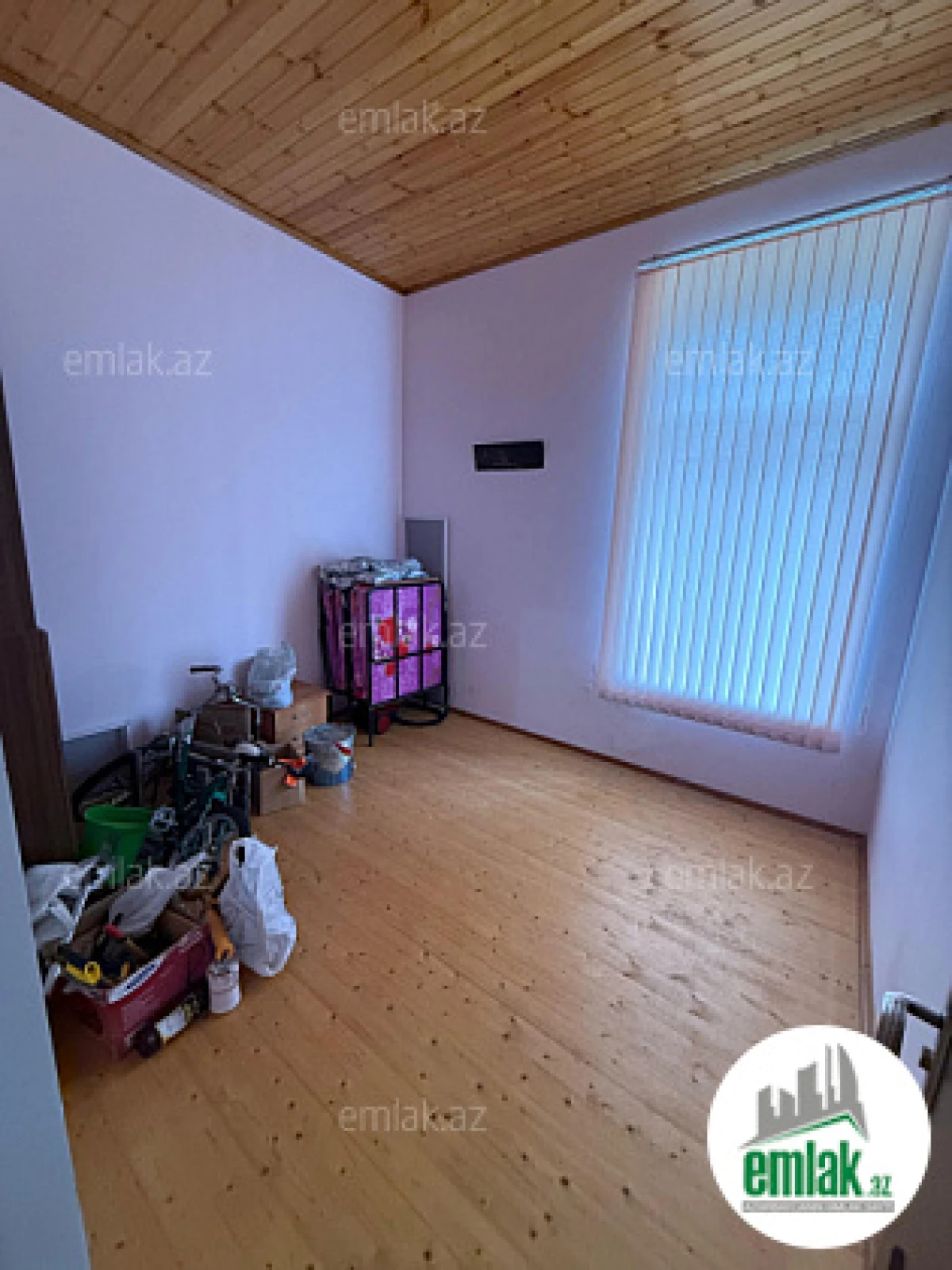 Satılır 4 otaqlı mənzil 180 m²