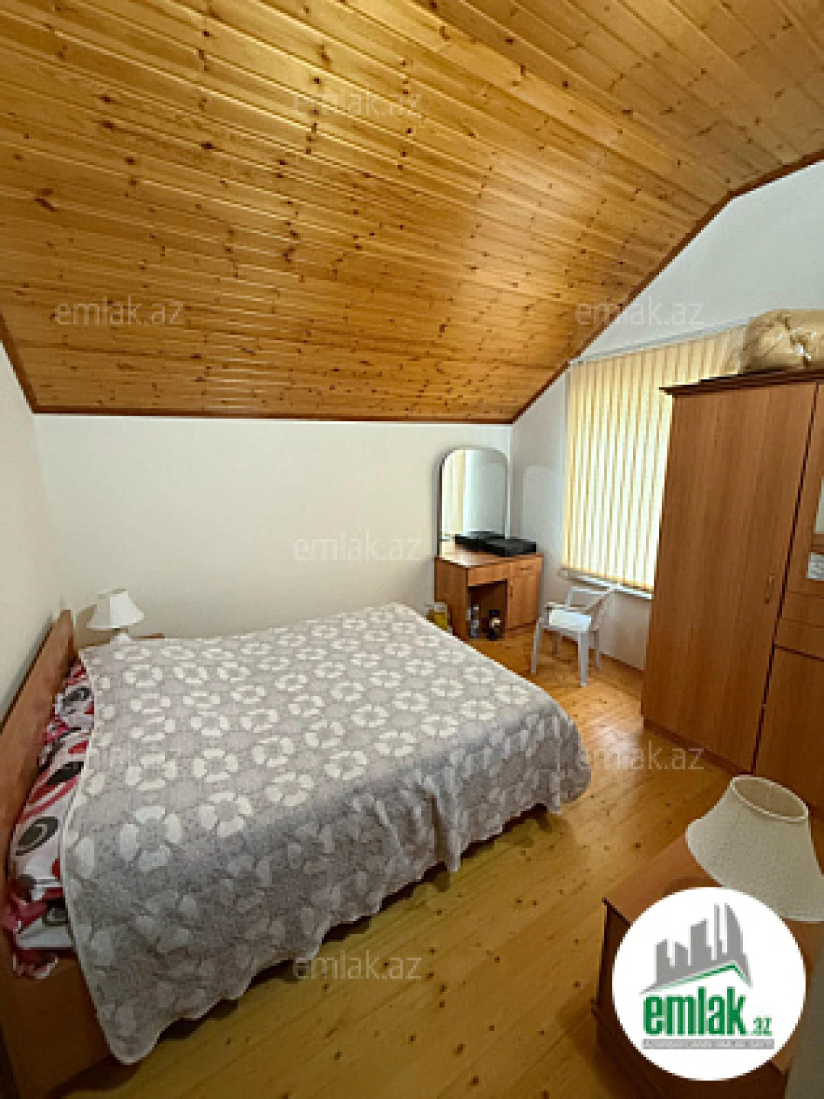 Satılır 4 otaqlı mənzil 180 m²