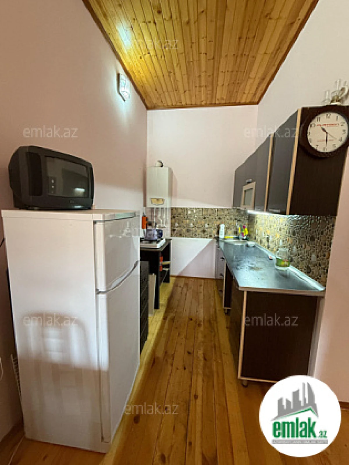 Satılır 4 otaqlı mənzil 180 m²