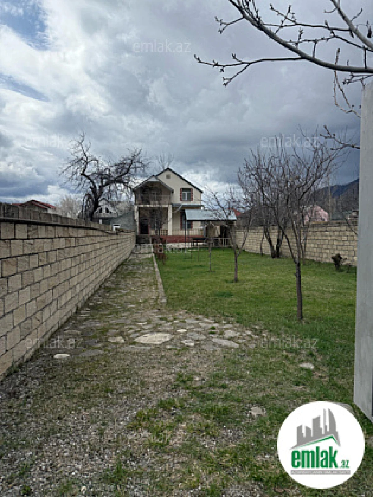 Satılır 4 otaqlı mənzil 180 m²