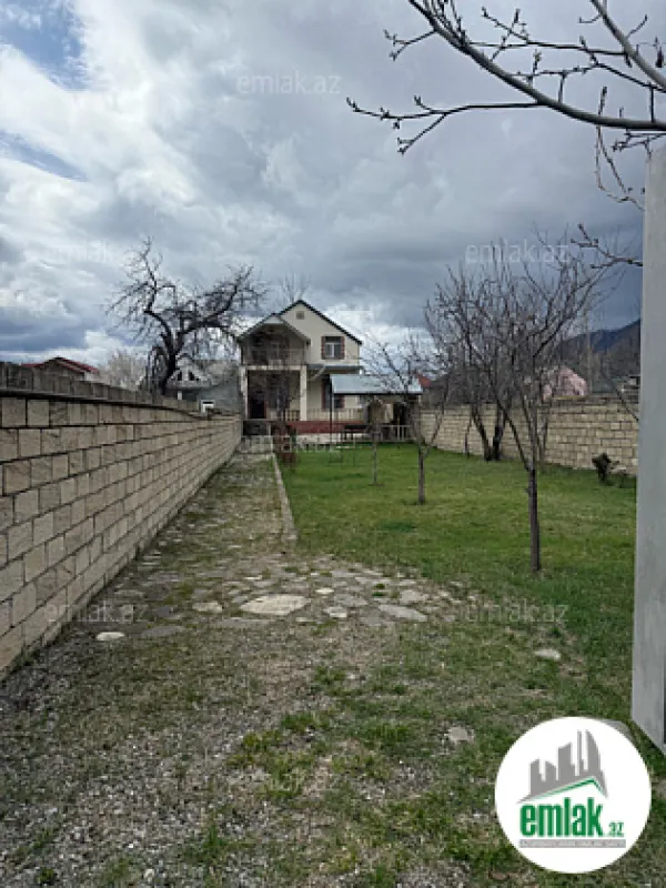 Satılır 4 otaqlı mənzil 180 m²