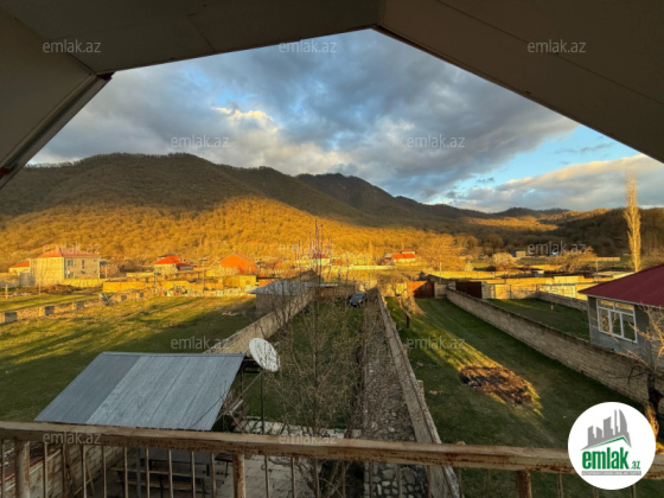 Satılır 4 otaqlı mənzil 180 m²