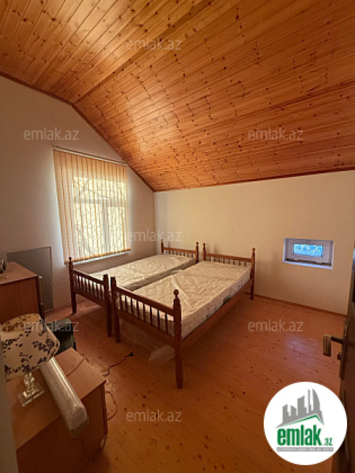 Satılır 4 otaqlı mənzil 180 m²