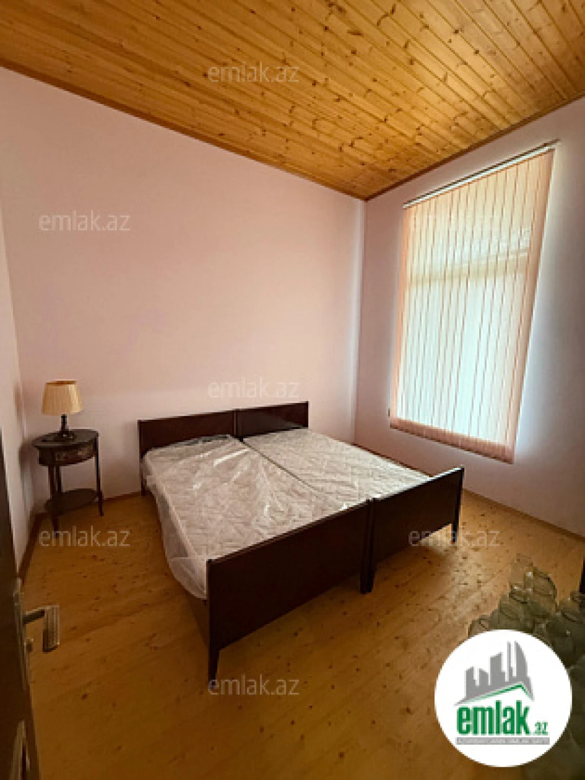 Satılır 4 otaqlı mənzil 180 m²