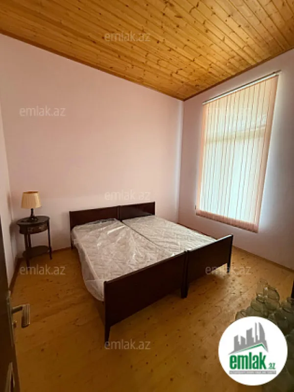 Satılır 4 otaqlı mənzil 180 m²