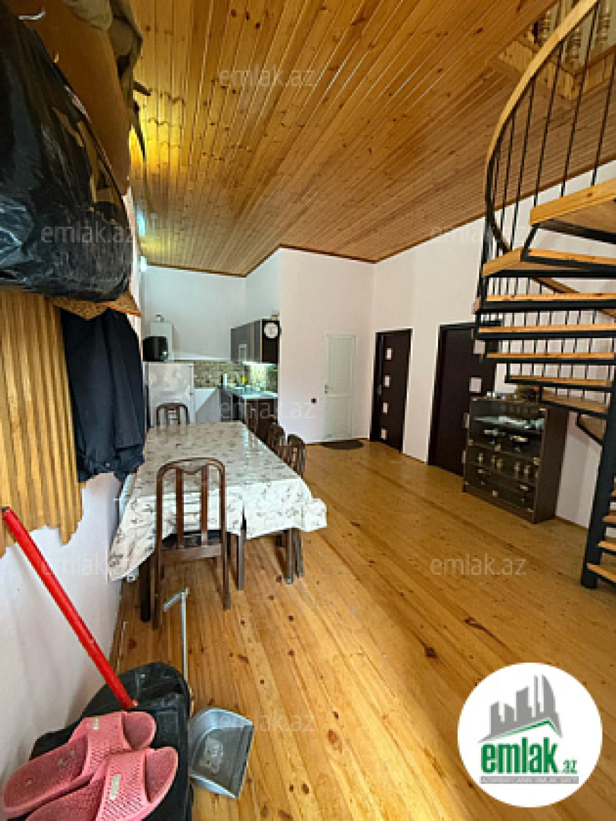 Satılır 4 otaqlı mənzil 180 m²