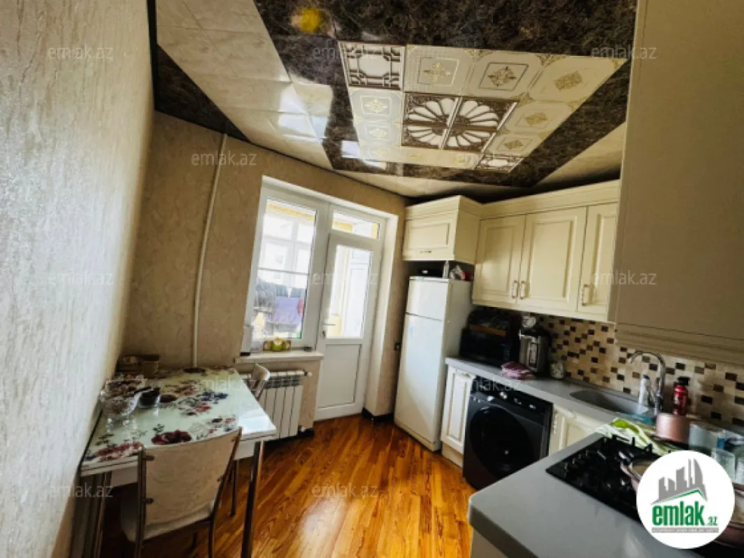 Satılır 3 otaqlı köhnə tikili 80 m²