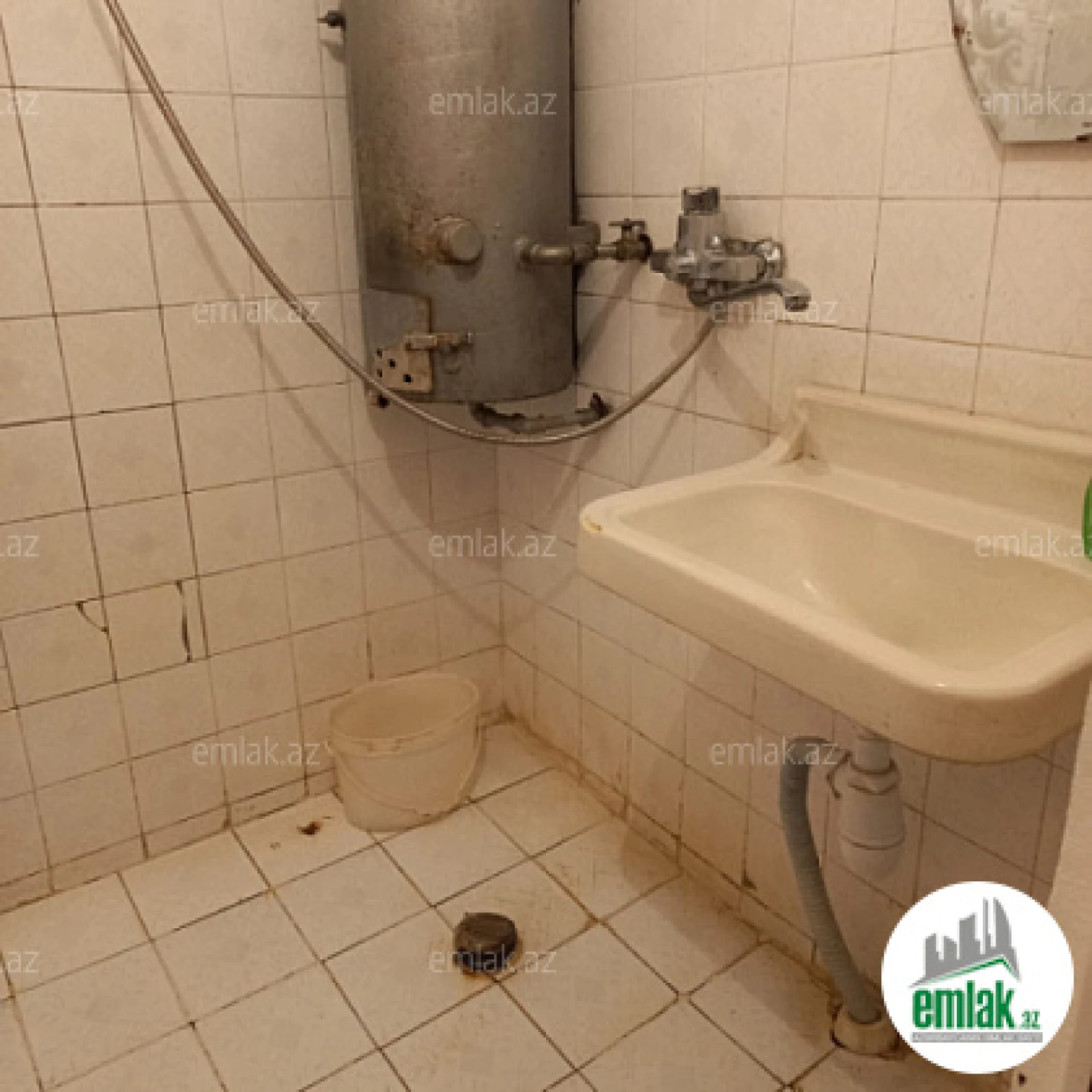 Satılır 4 otaqlı köhnə tikili 95 m²