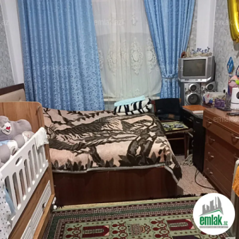 Satılır 4 otaqlı köhnə tikili 95 m²