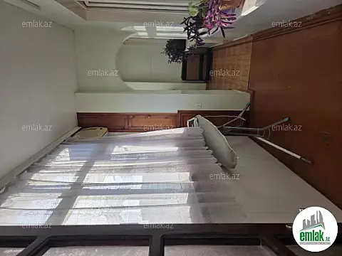 Satılır 4 otaqlı köhnə tikili 90 m²