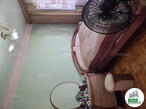 Satılır 4 otaqlı köhnə tikili 90 m²