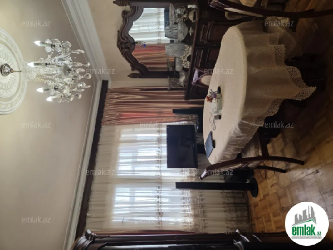 Satılır 4 otaqlı köhnə tikili 90 m²