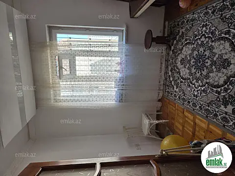 Satılır 4 otaqlı köhnə tikili 90 m²