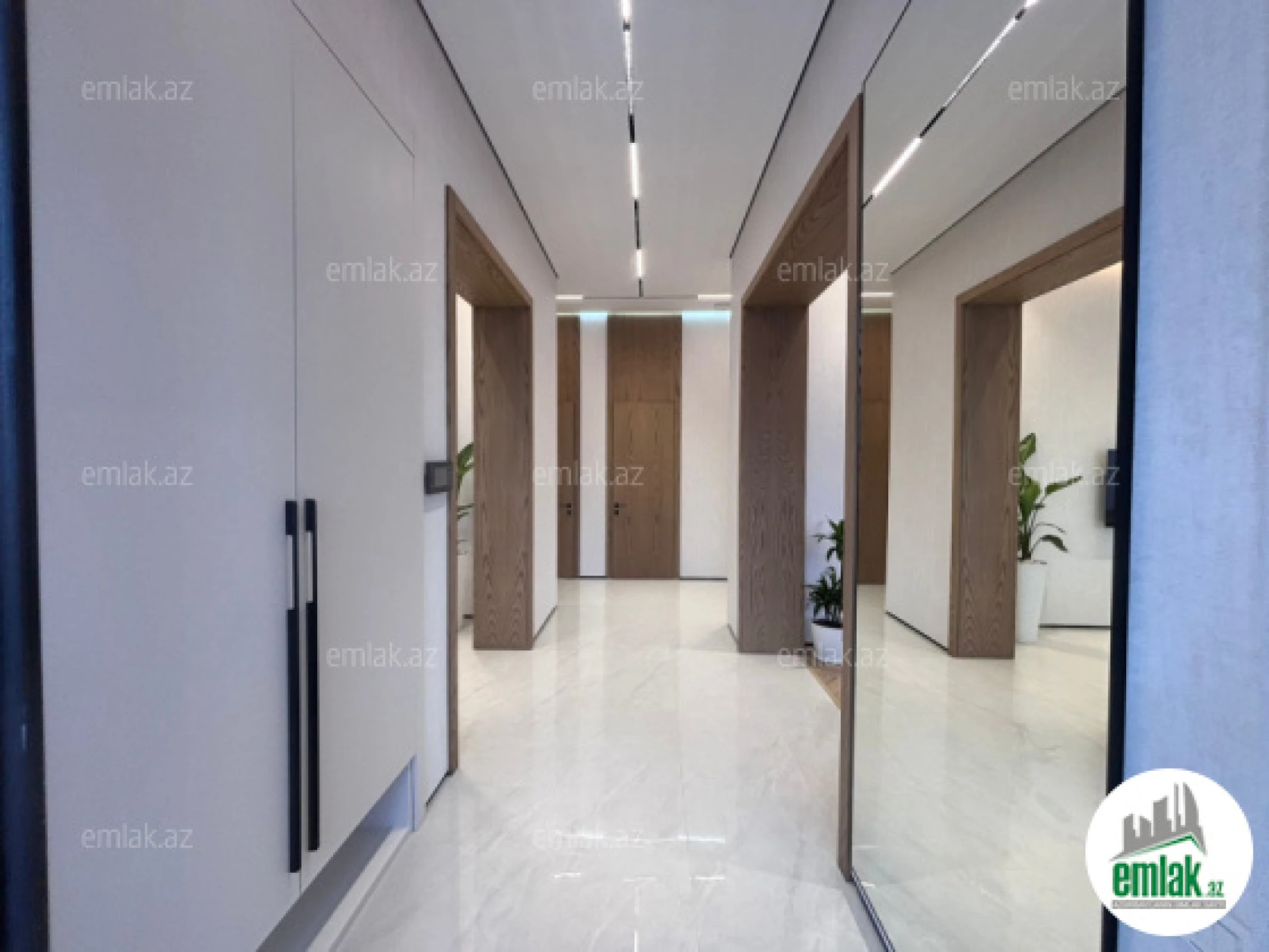 Satılır 5 otaqlı həyət evi 250 m²