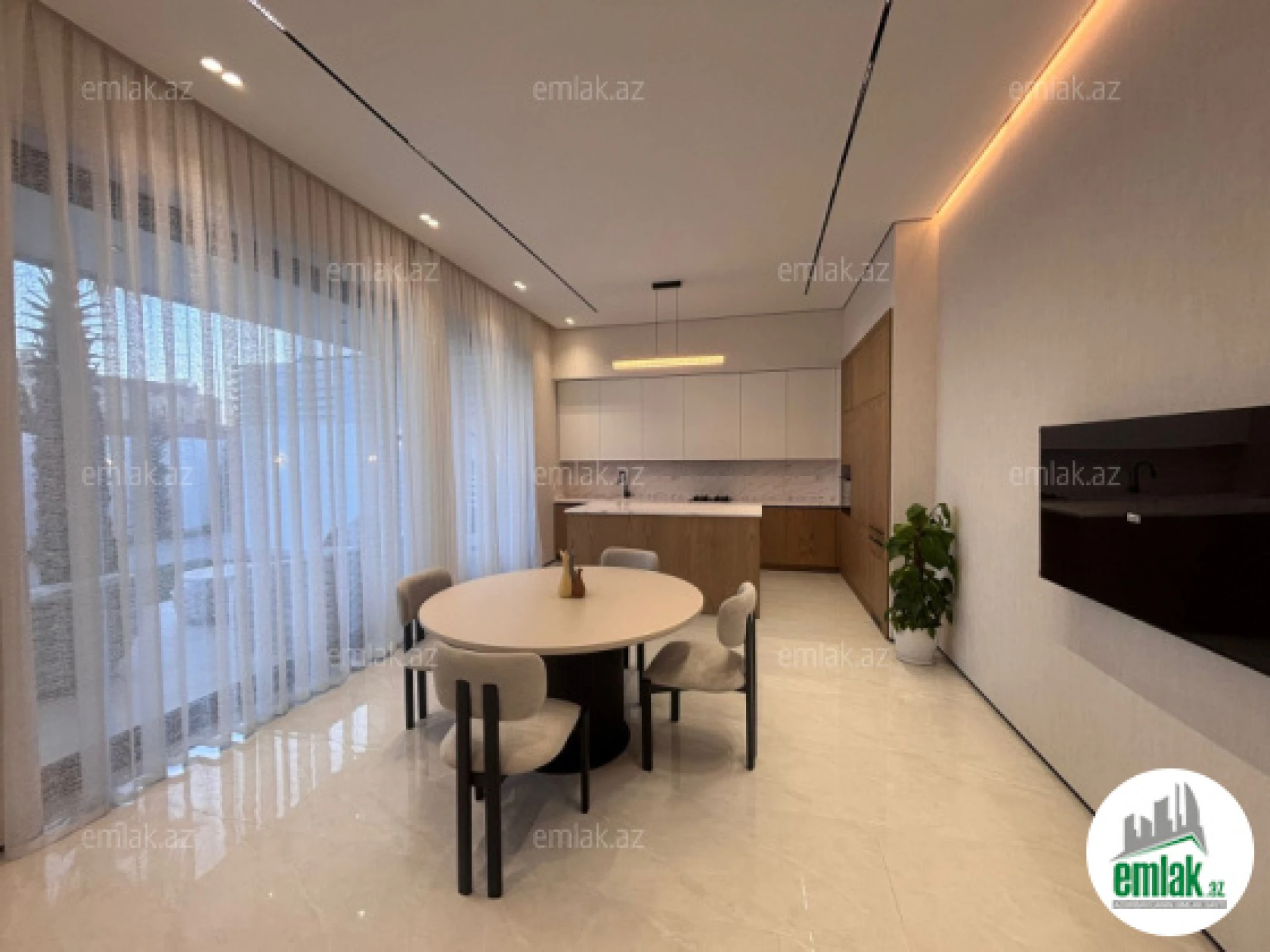 Satılır 5 otaqlı həyət evi 250 m²