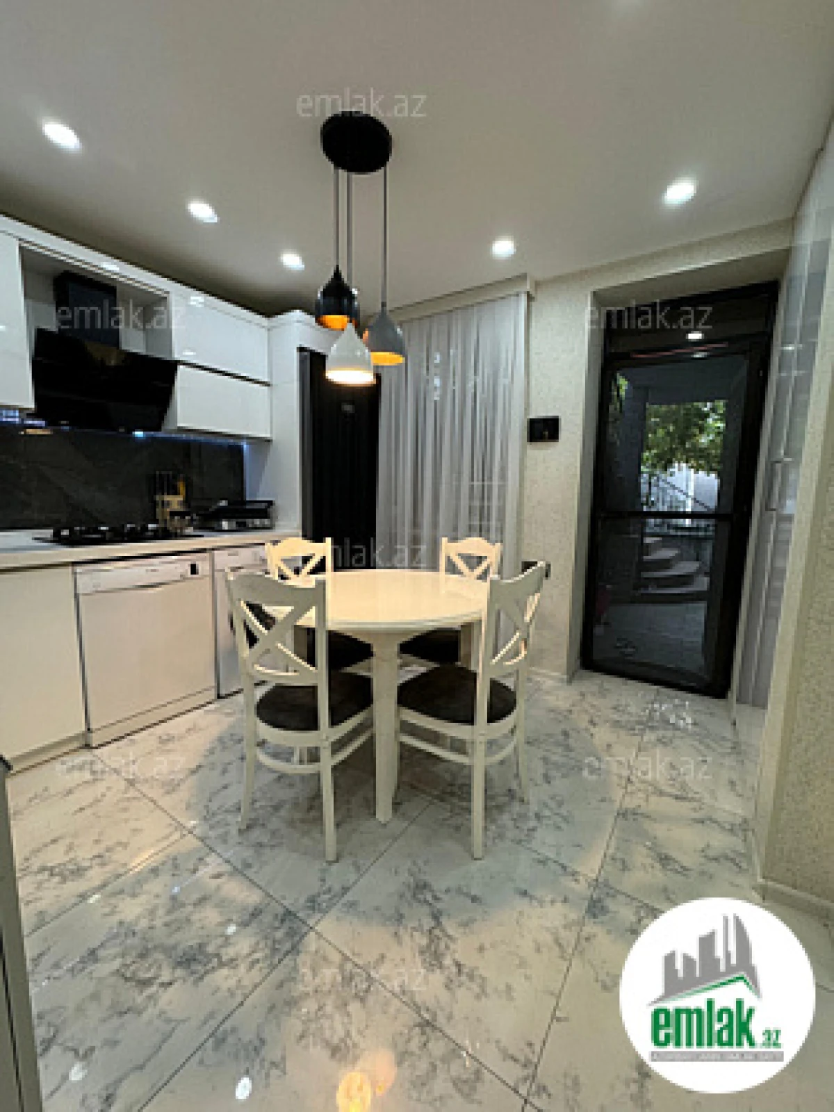 Satılır 6 otaqlı həyət evi 150 m²