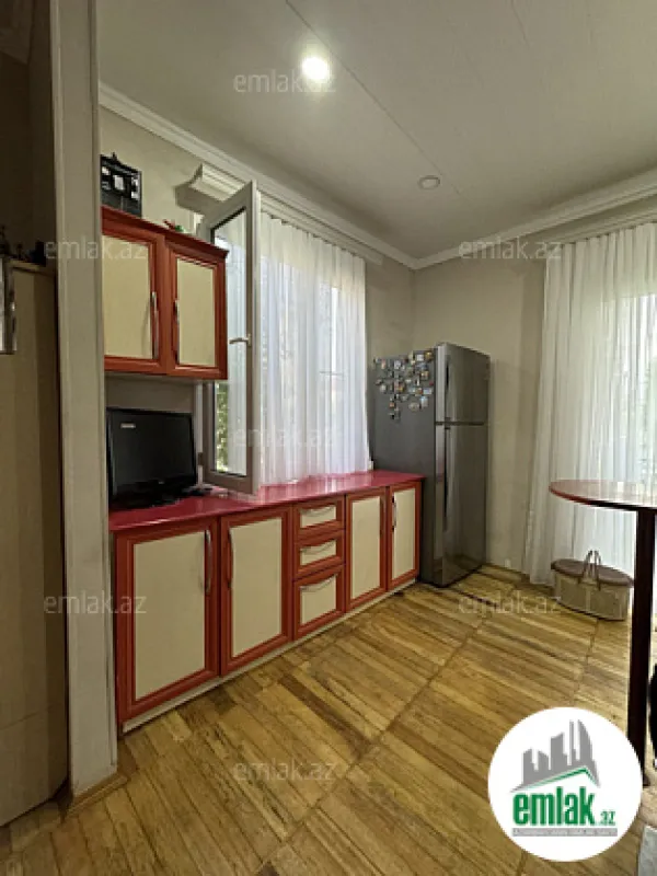 Satılır 6 otaqlı həyət evi 150 m²