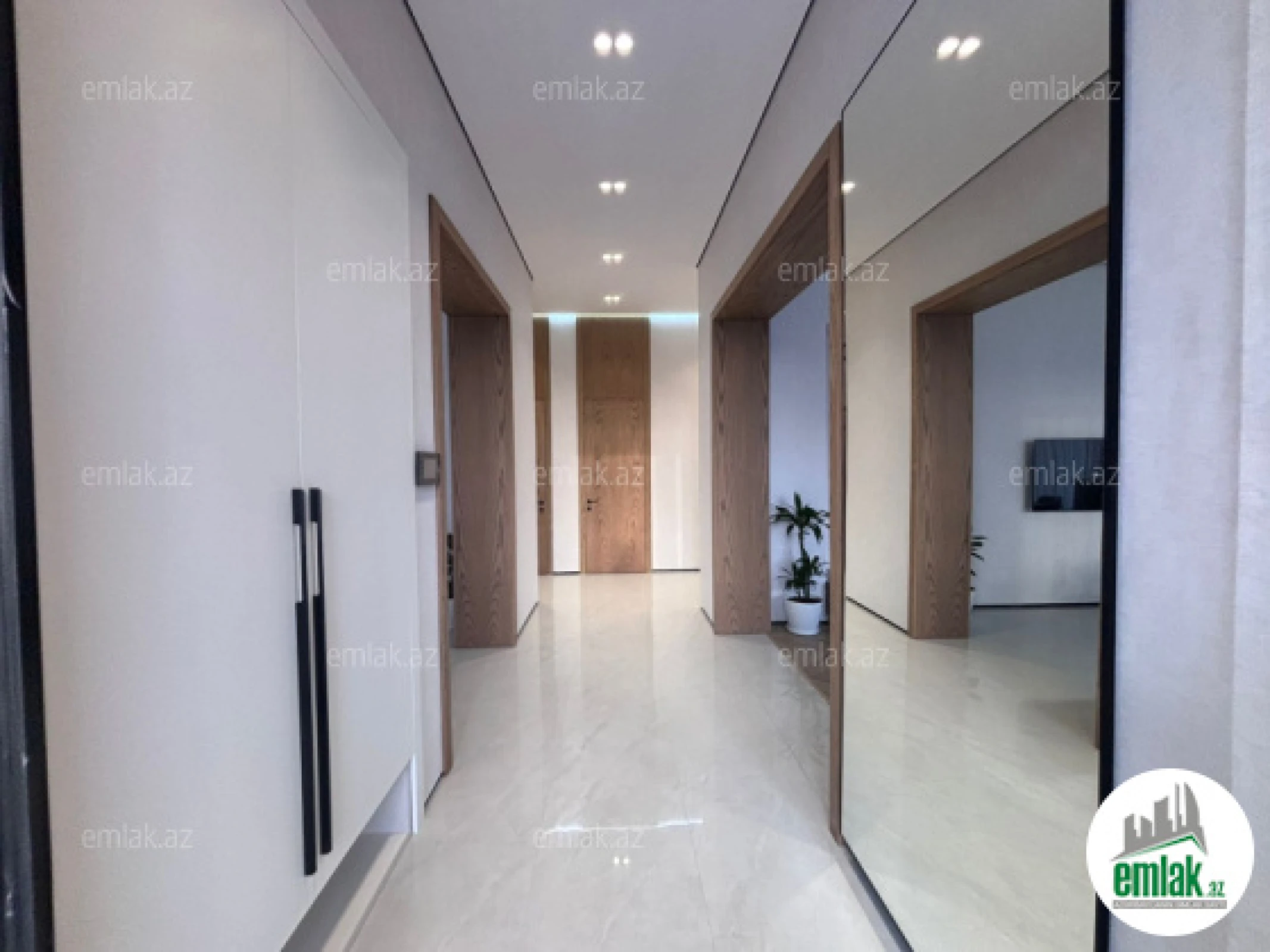 Satılır 5 otaqlı həyət evi 250 m²