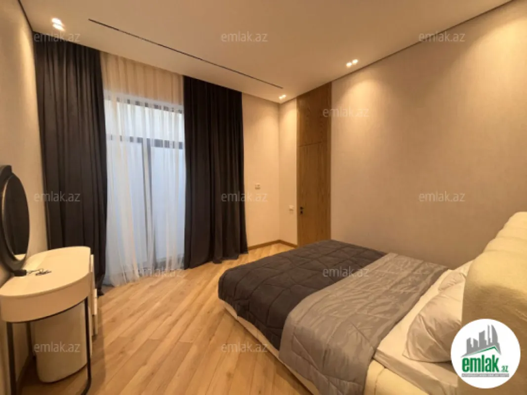 Satılır 5 otaqlı həyət evi 250 m²