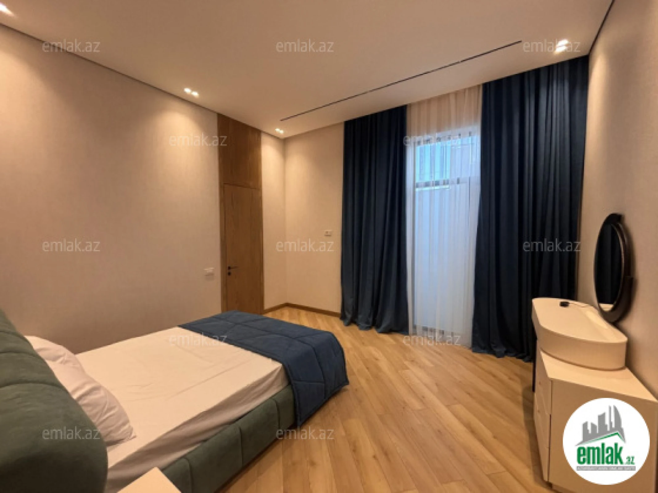 Satılır 5 otaqlı həyət evi 250 m²