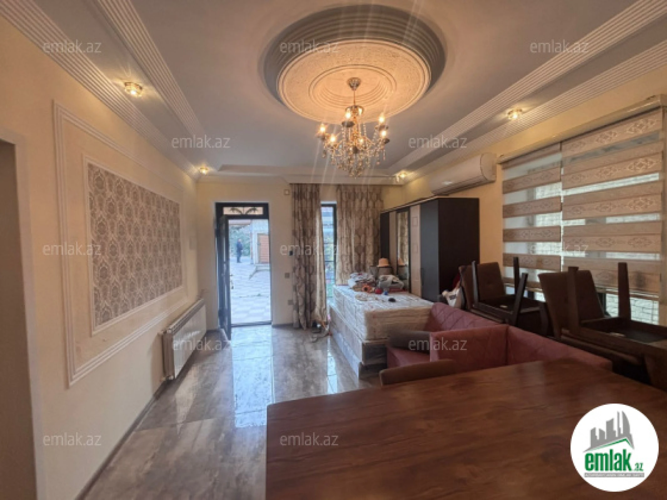 Satılır 5 otaqlı mənzil 200 m²