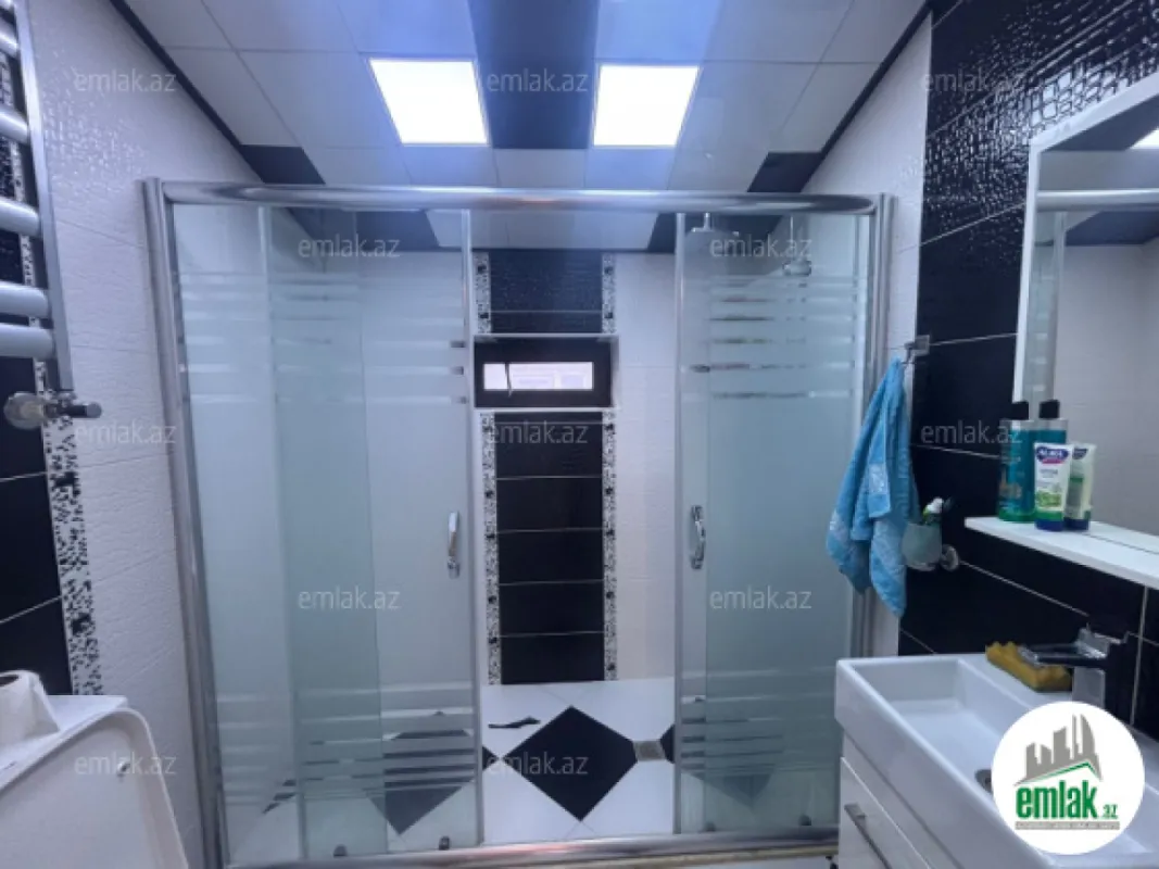 Satılır 5 otaqlı mənzil 200 m²