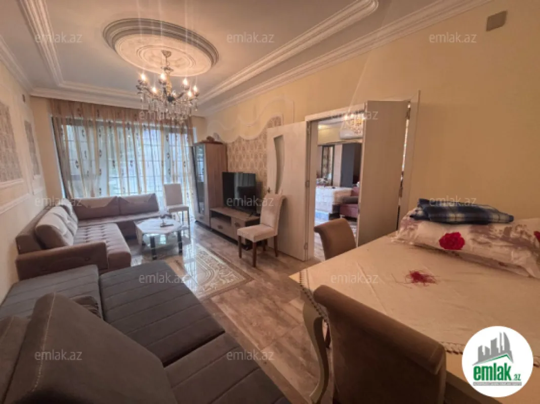 Satılır 5 otaqlı mənzil 200 m²