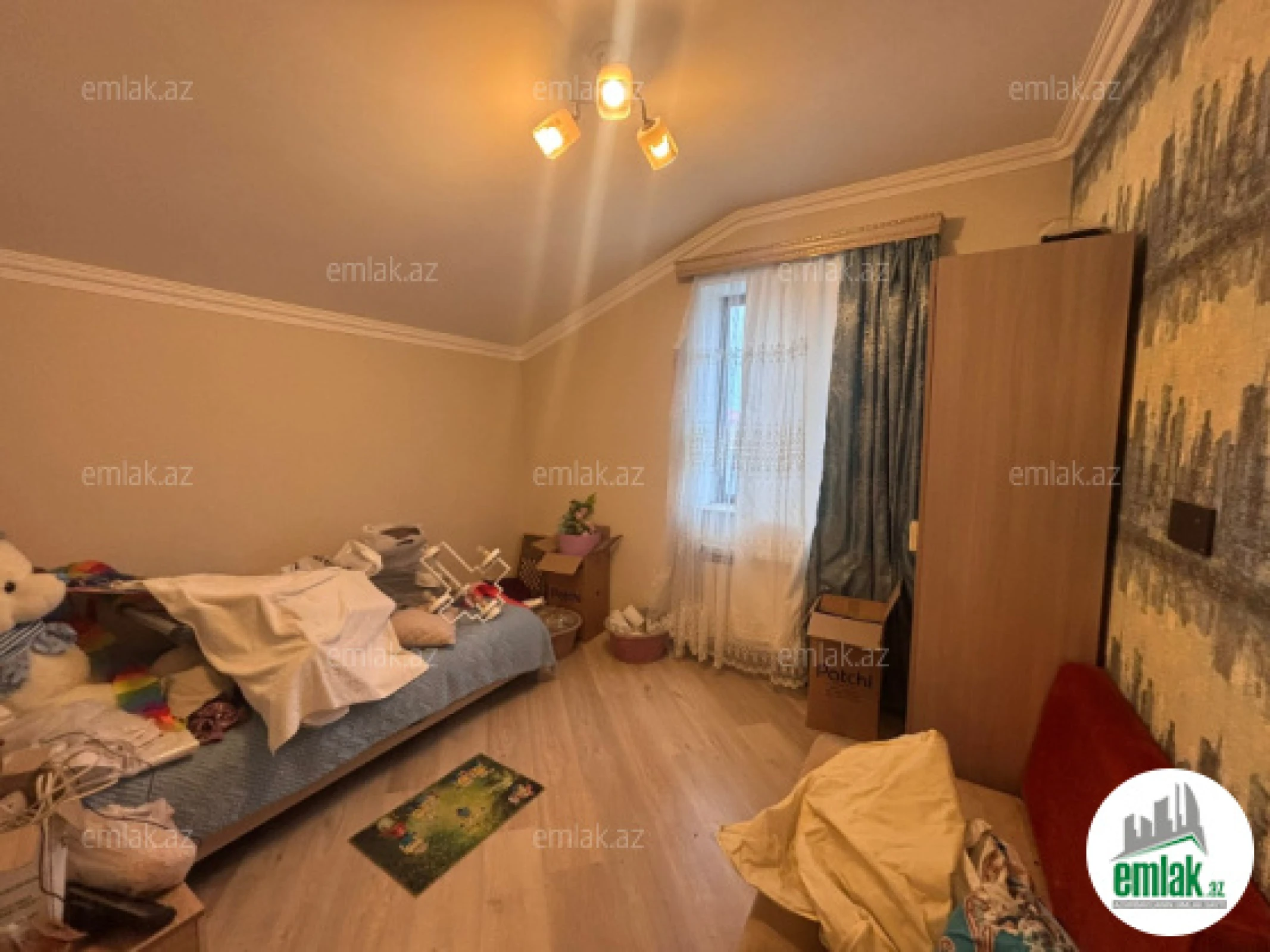 Satılır 5 otaqlı mənzil 200 m²