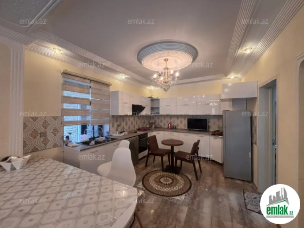 Satılır 5 otaqlı mənzil 200 m²