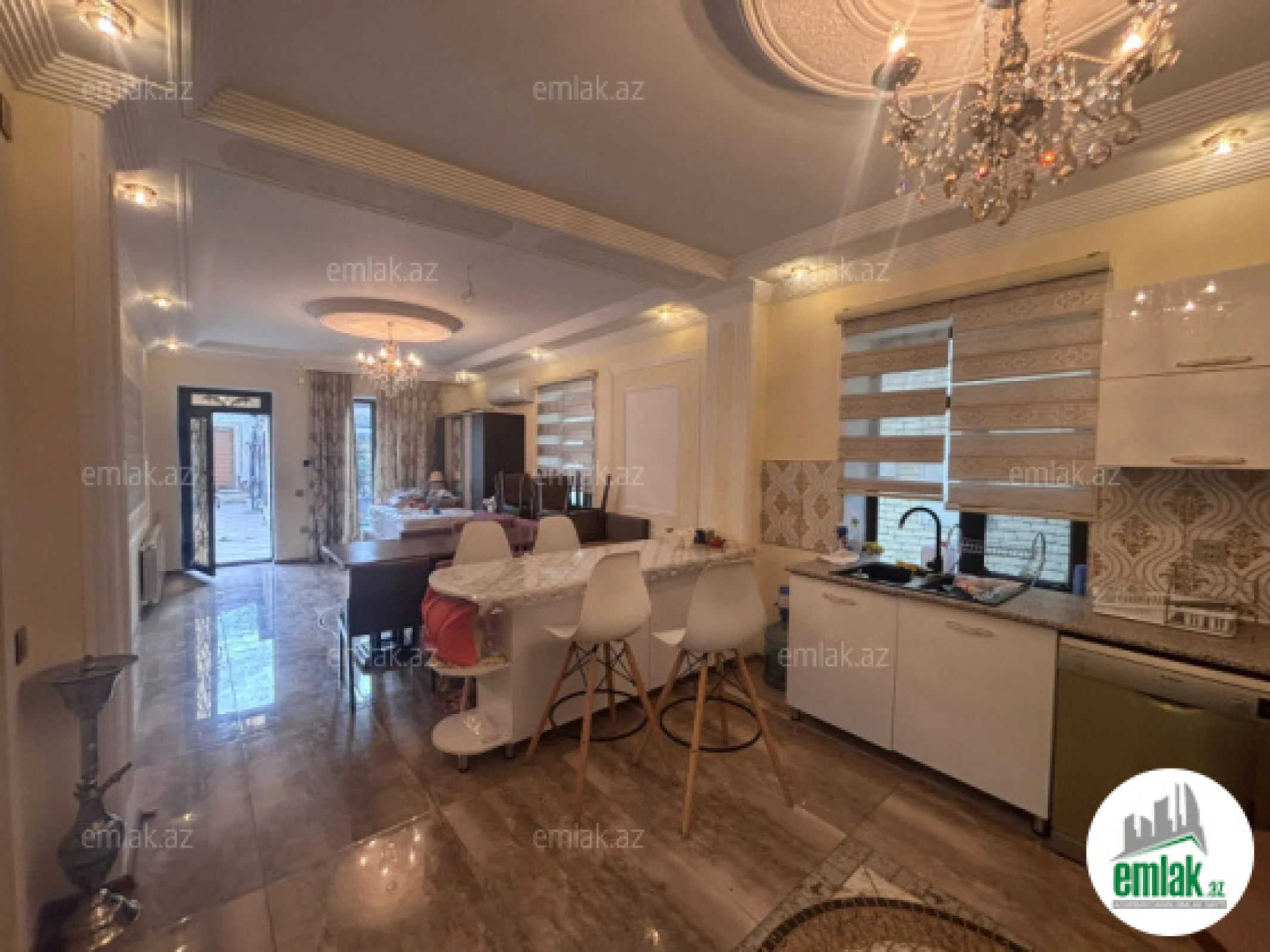 Satılır 5 otaqlı mənzil 200 m²