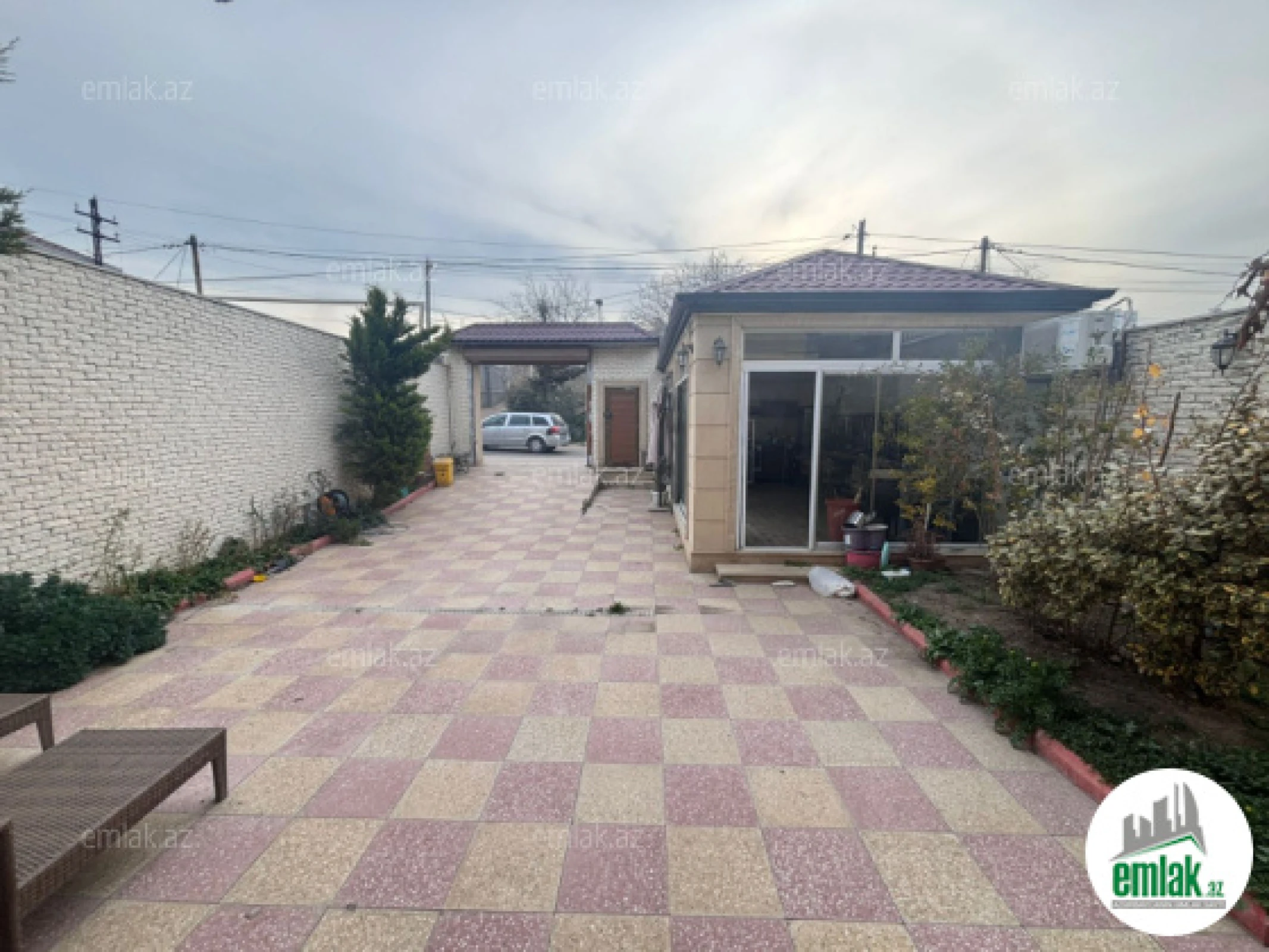 Satılır 5 otaqlı mənzil 200 m²