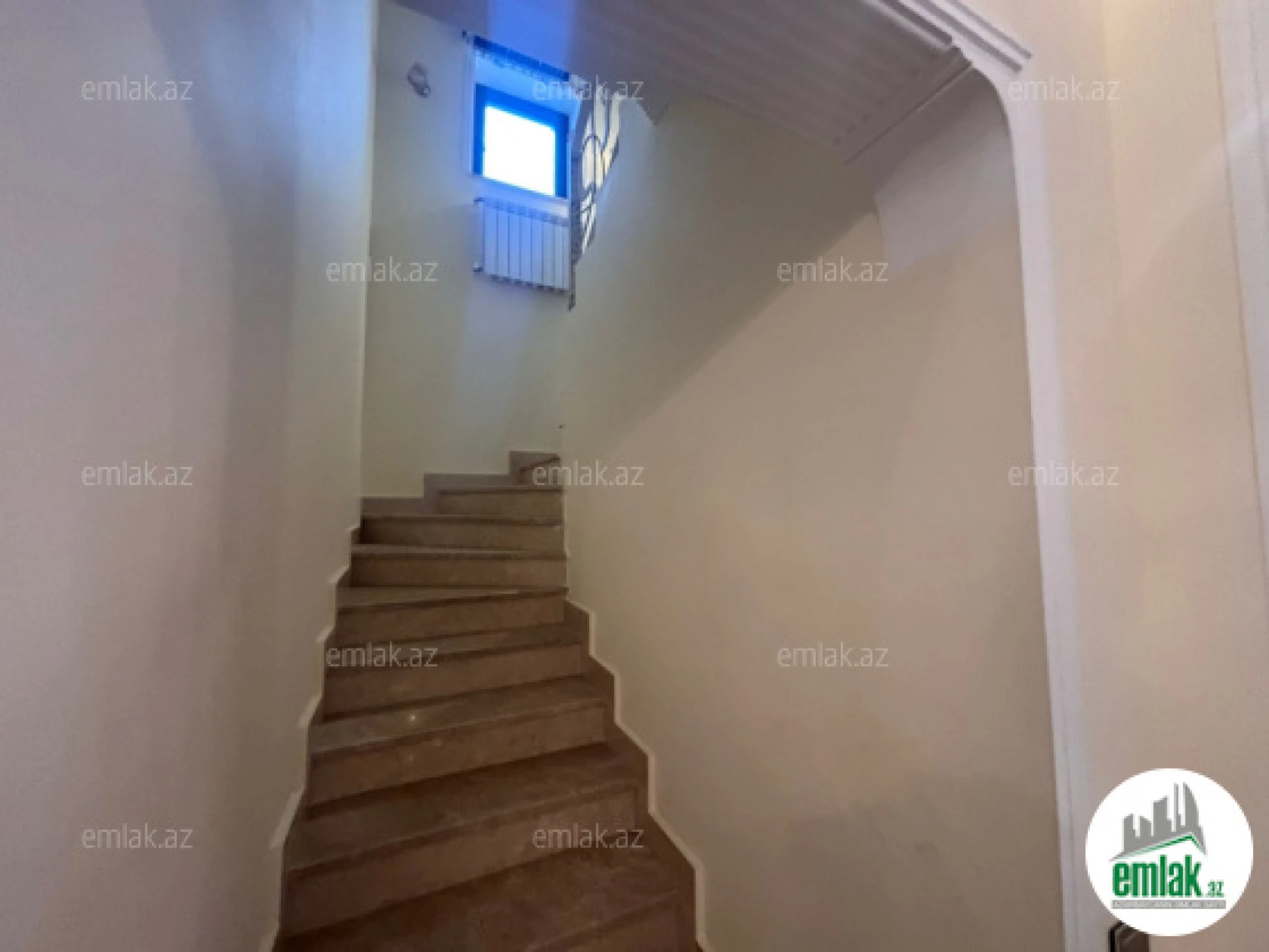 Satılır 5 otaqlı mənzil 200 m²
